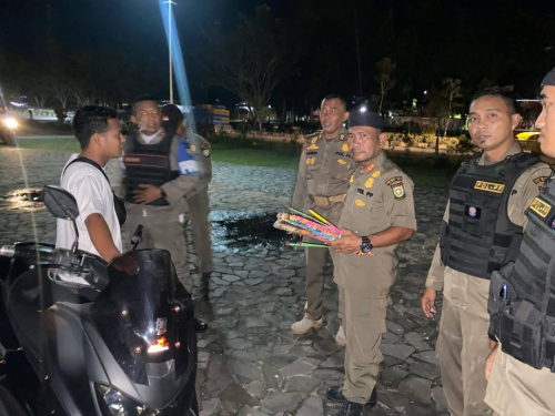 Jadi Lokasi Perang Petasan, Satpol-PP Kampar Amankan Puluhan Petasan di Taman Kota Bangkinang