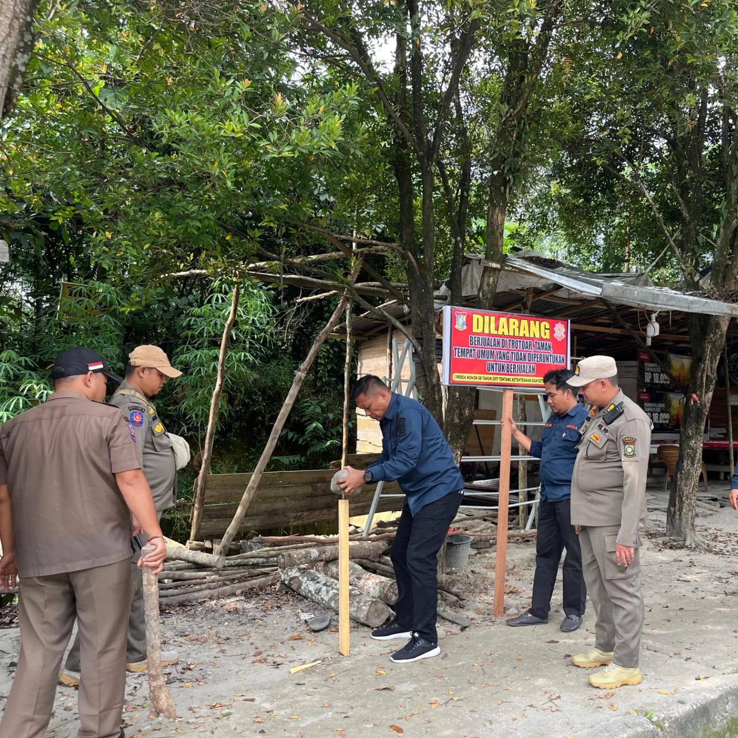 Trotoar Digunakan Berjualan, Satpol-PP Kampar Tertibkan Pedagang di Rimbo Panjang