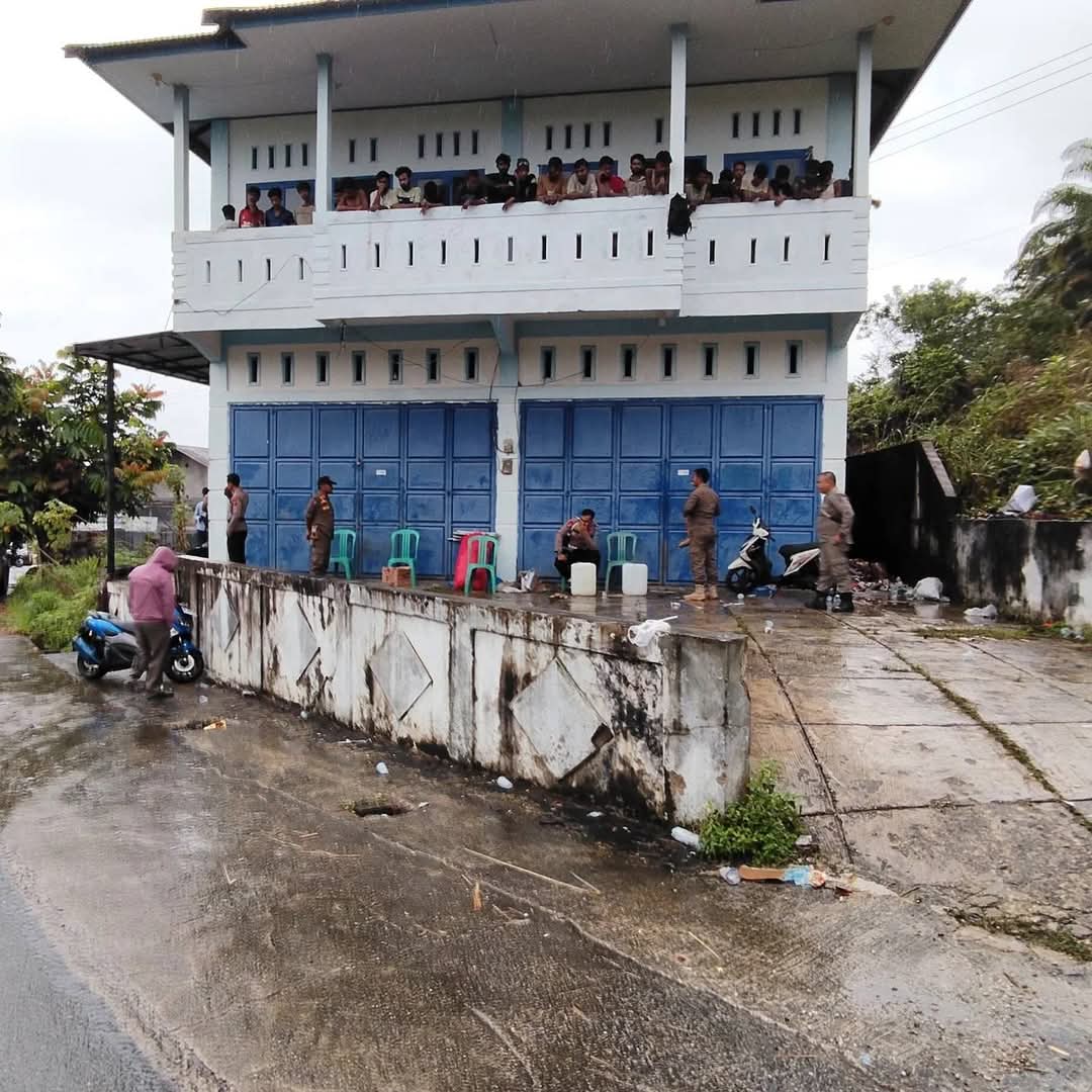 Ada Ratusan Pengungsi Rohingya di Batu Belah, Satpol-PP Kampar Terpaksa Bermalam Demi Keamanan