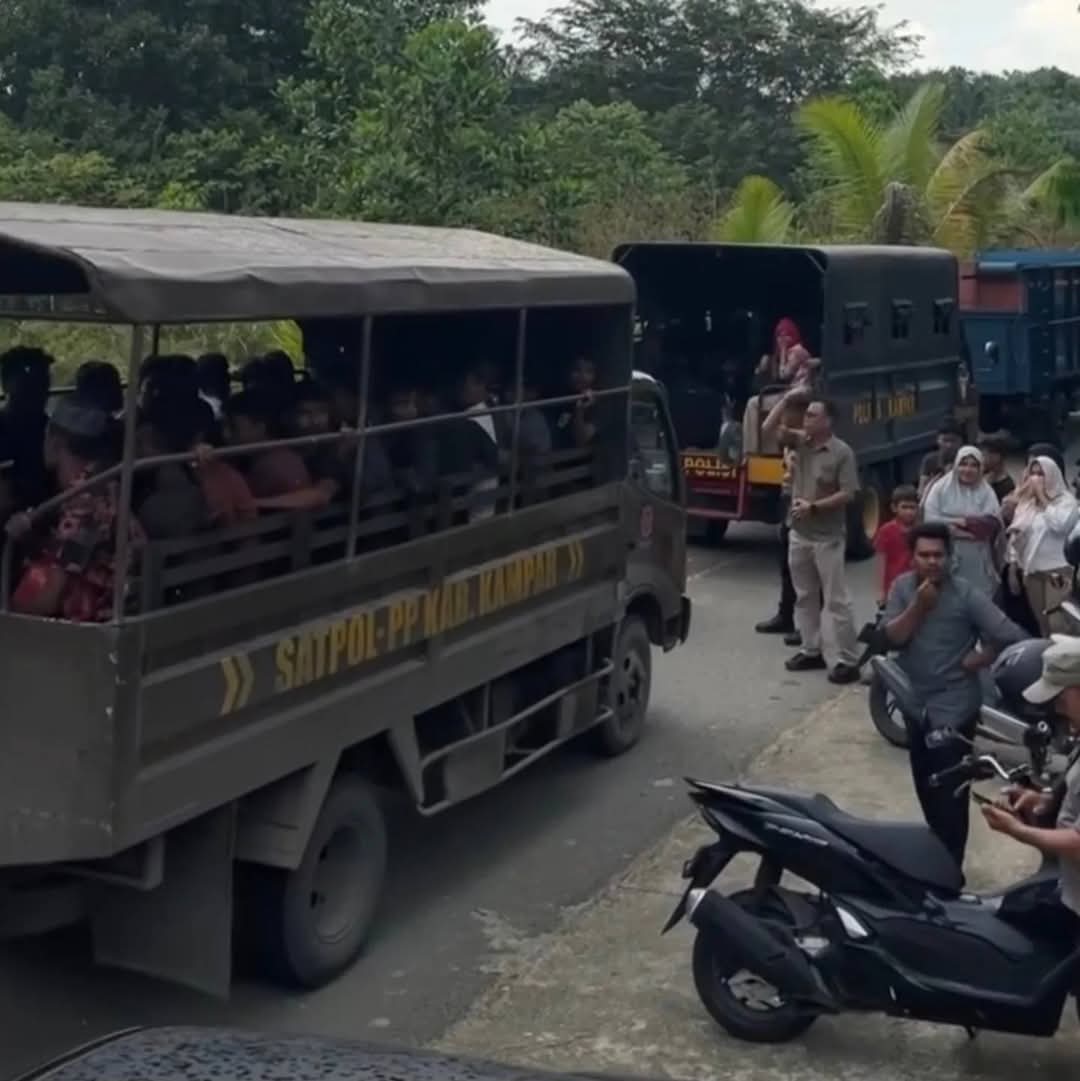 Satpol-PP Kampar Kirimkan Pengungsi Rohingya ke Imigrasi Pekanbaru