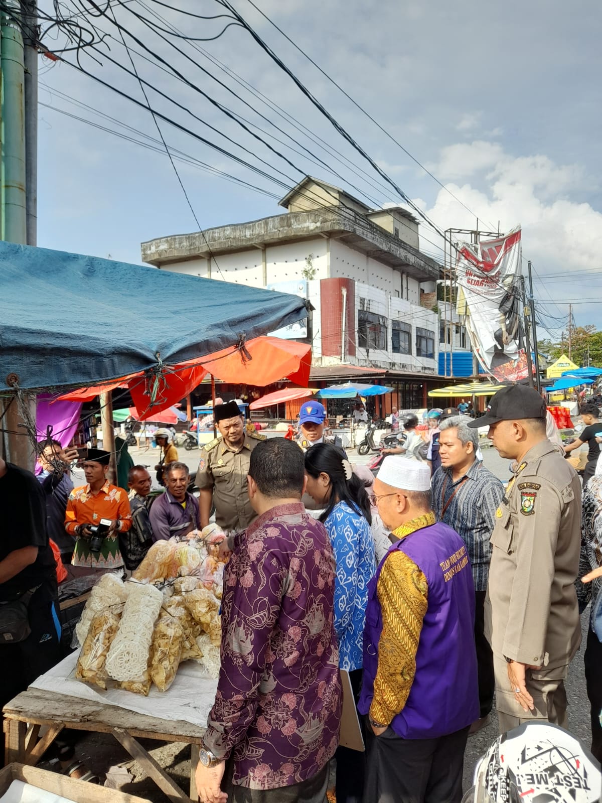 Dikawal Satpol-PP Kampar, Dinkes Bersama BPOM Periksa Makanan Takjil di Bangkinang