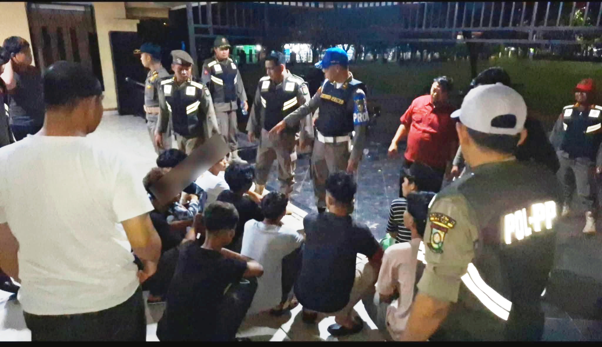 Patroli 24 Jam Satpol PP Kampar Berbuah Penertiban 9 Remaja di Lapangan Pelajar