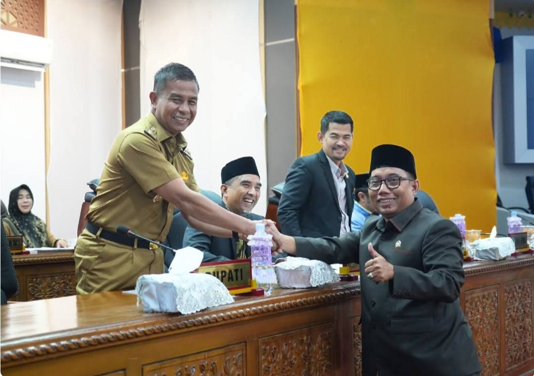 DPRD Kampar Rampungkan Pembahasan Dua Ranperda, Bupati Ahmad Yuzar Hadir