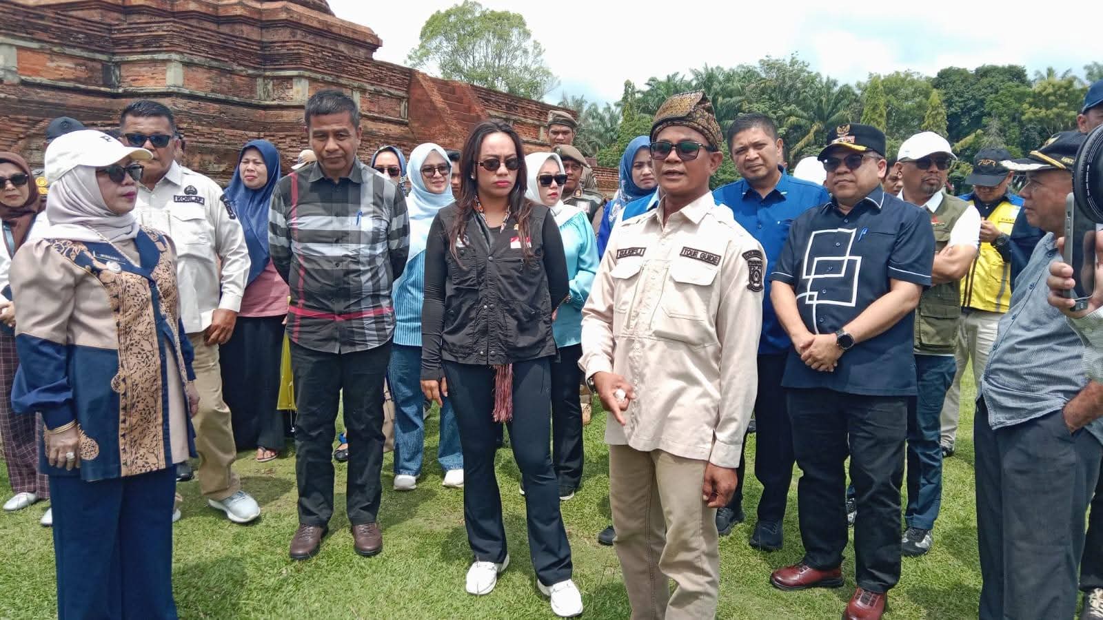 Satpol PP Kampar Kawal Kunjungan Staf Khusus Presiden Zita Anjani di Candi Muara Takus