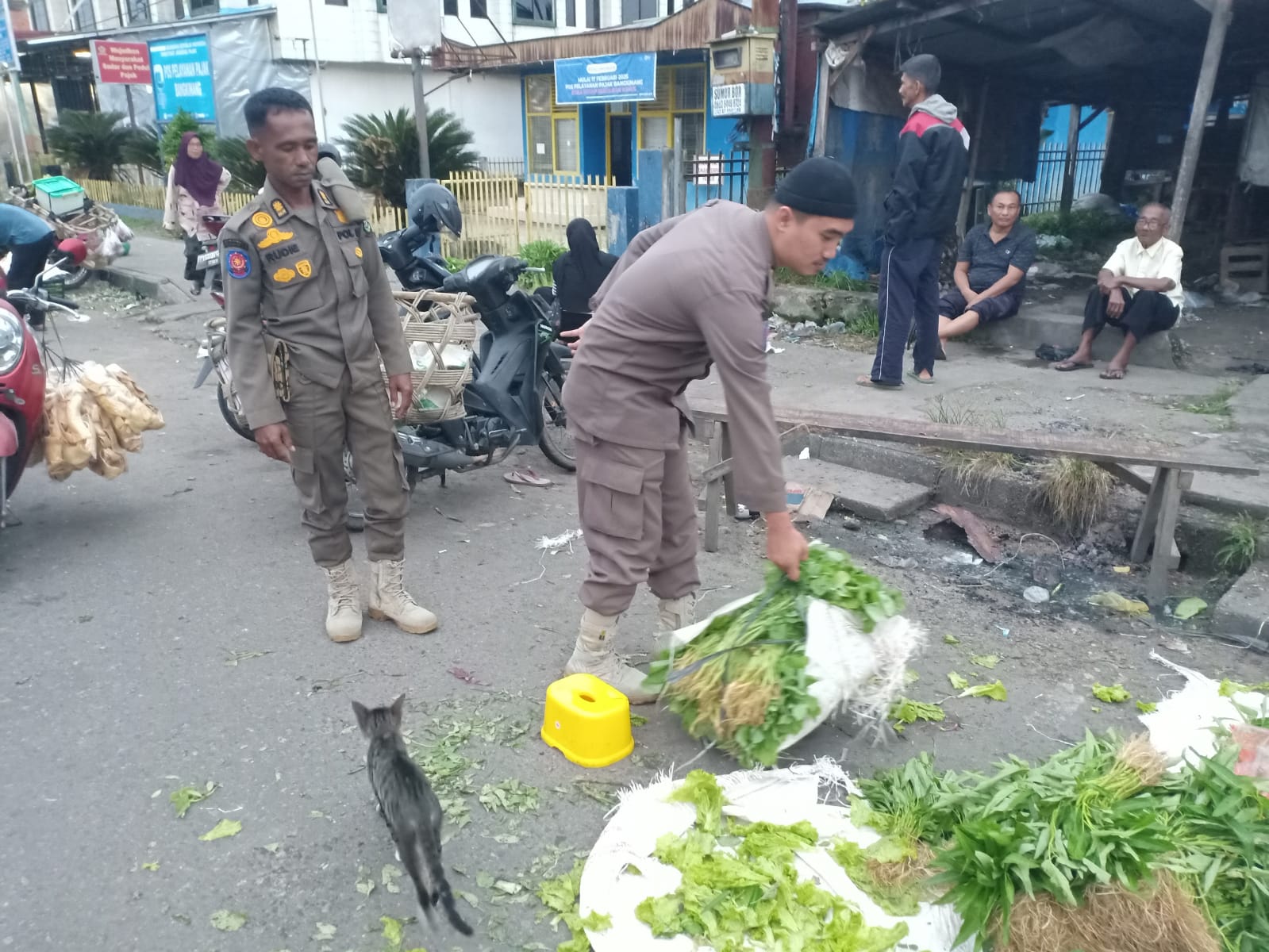 Satpol PP Kampar Turun Tangan, Pedagang Pasar Inpres Bangkinang Ditata