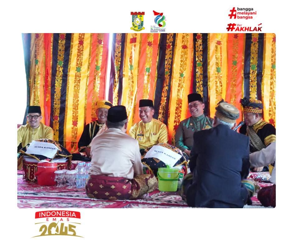 Bupati dan Wakil Bupati Kampar Ikuti Tradisi Makan Bajambau, Simbol Kebersamaan Daerah