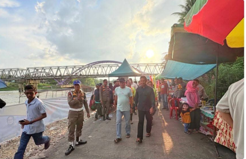 Usai Agenda Padat, Bupati Kampar Ahmad Yuzar Kembali ke Sungai Kampar Saksikan Pacu Sampan